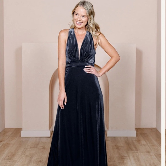 Revelry Dresses & Skirts - Revelry Velvet Dylan Dress Size 22